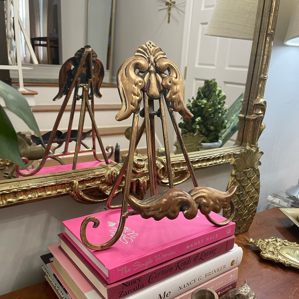 Gold tone table top easel